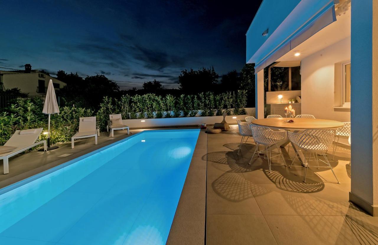 Marula Holiday Home - With Heated Pool Marina Exterior photo